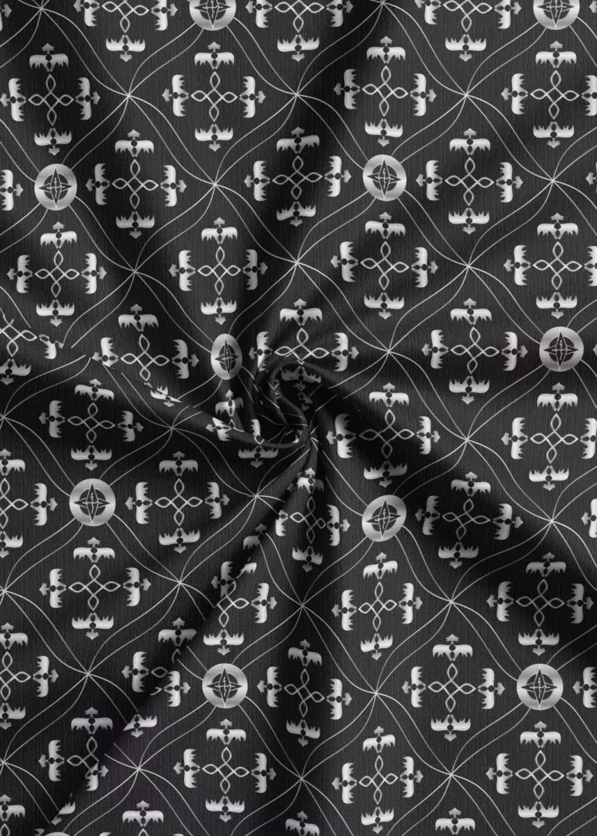 Stoffausschnitt von Vandyra Design mit Motiven vom abstrahierten Drachen im Flug - Fantasiemuster in silbernen glänzenden Farbverlauf mit schwarz-grauen Hintergrund. Der Stoff ist leicht verzwirbelt.